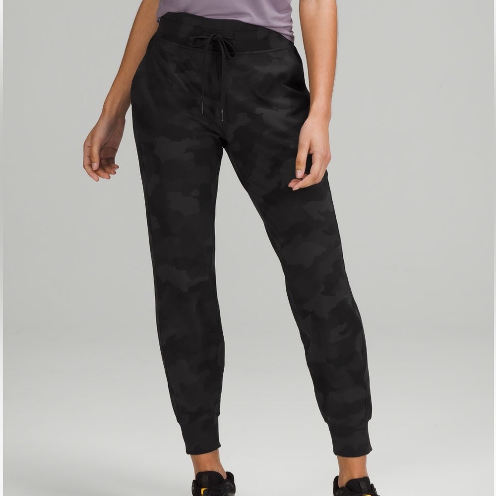 Lululemon Ready to Rulu High Rise Joggers SIZE 6 COLOR BLACK CAMO